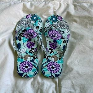 Vera Bradley flip flops never worn size 7